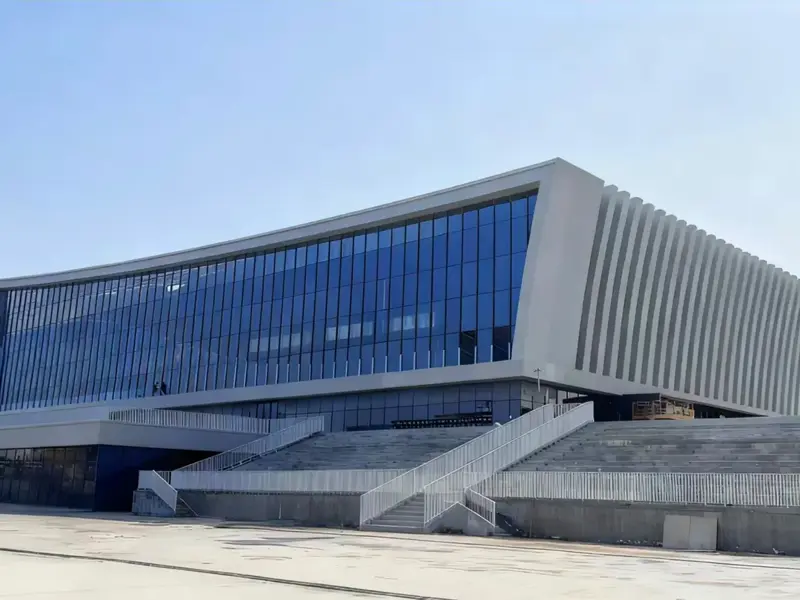 โรงยิมโรงเรียนโครงสร้างเหล็ก